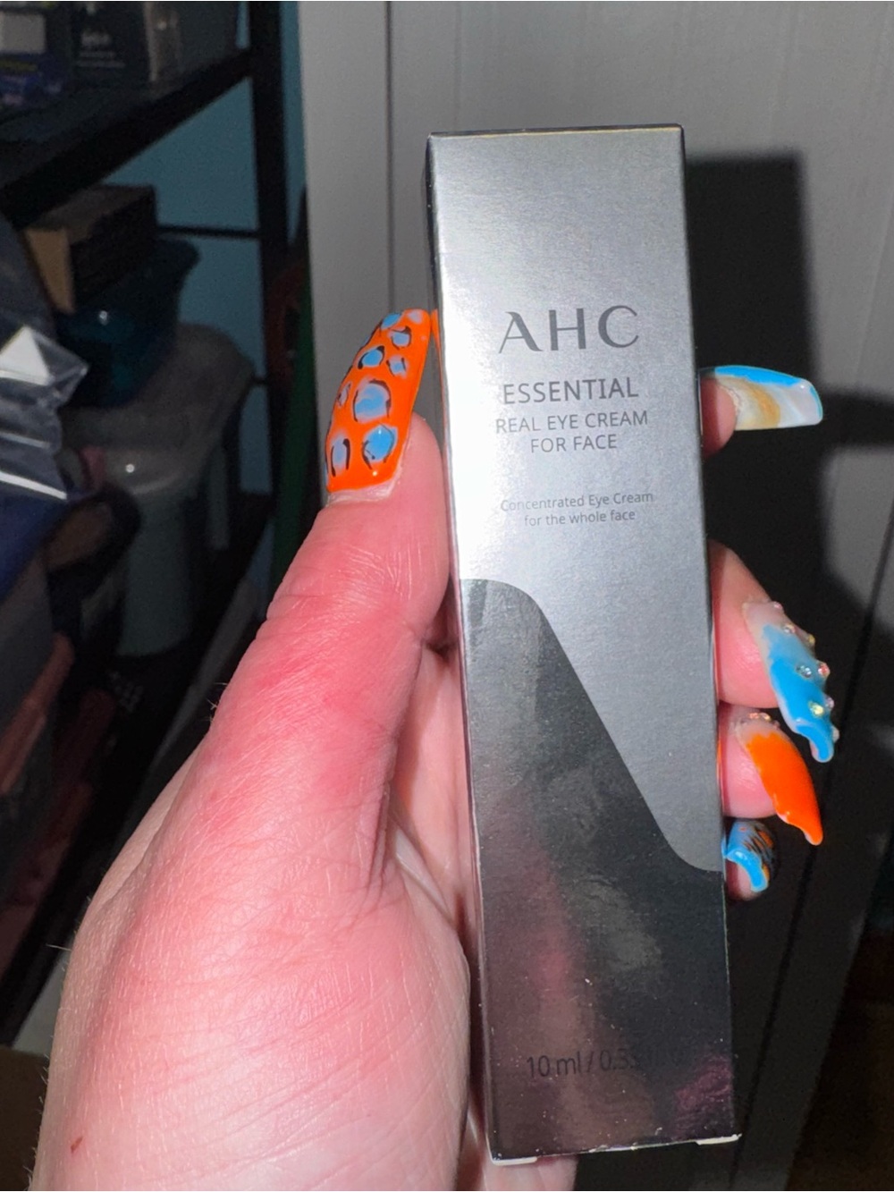 Essential eye cream for face